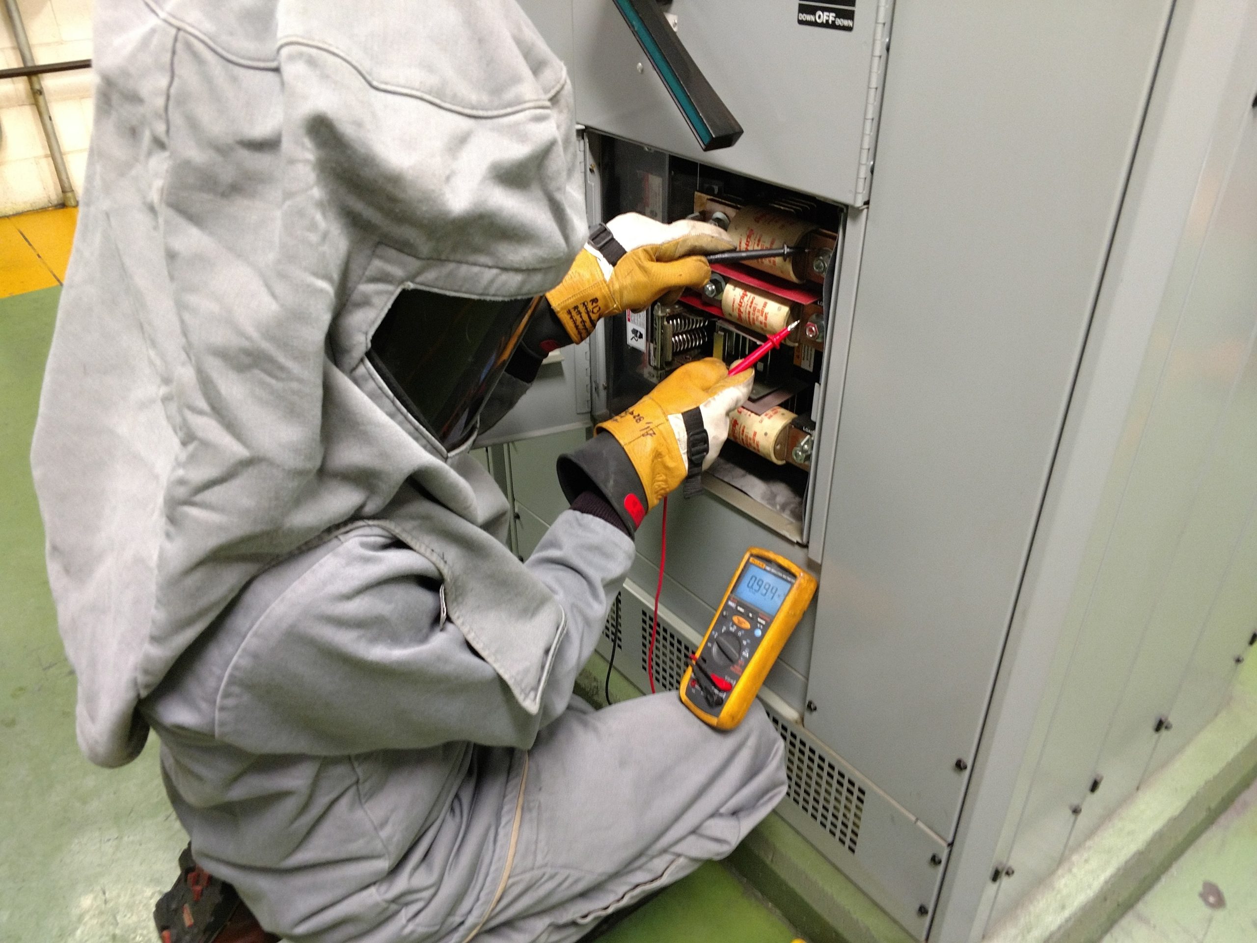 MANUTENÇÃO PREVENTIVA EM DISJUNTORES DE PROTEÇÃO ELÉTRICA